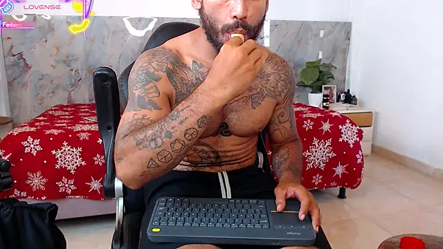 Snapshot of hanz_col chatting on July 20, 9:06 pm hanz col online show from July 20, 9:06 pm