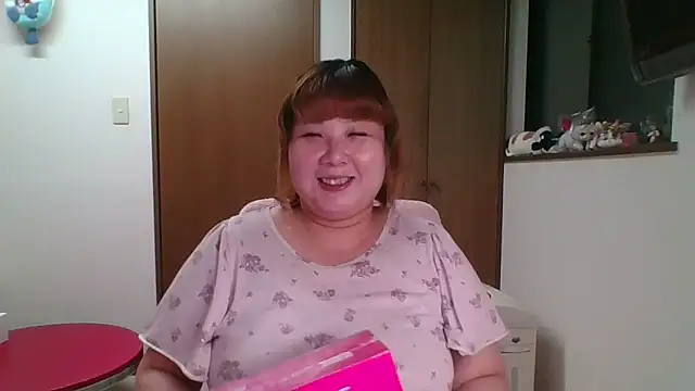 Snapshot of SAKU-RA-chan chatting on June 16, 1:36 pm SAKU-RA-chan online show from June 16, 1:36 pm