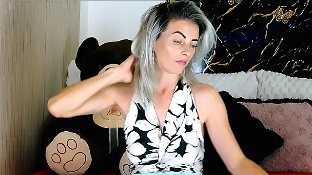 Snapshot of Aly_girl1 chatting on August 9, 1:05 pm Aly girl1 online show from August 9, 1:05 pm