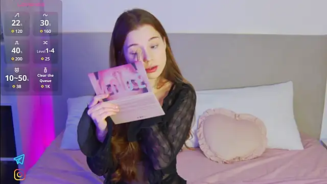 Lisa Moones online show from February 6, 6:24 pm