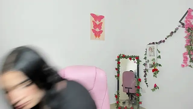 Emic  online show from November 13, 4:06 pm