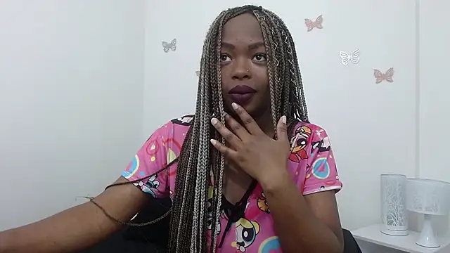 Snapshot of _Zooee chatting on December 17, 11:28 am Zooee online show from December 17, 11:28 am