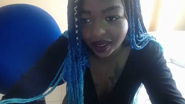 Snapshot of _Zooee chatting on February 5, 1:44 pm Zooee online show from February 5, 1:44 pm