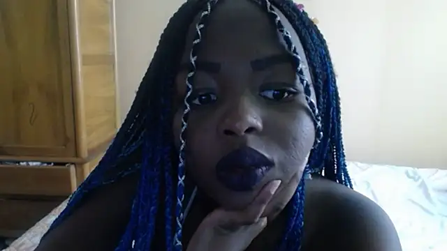 Snapshot of _Zooee chatting on February 9, 7:52 pm Zooee online show from February 9, 7:52 pm