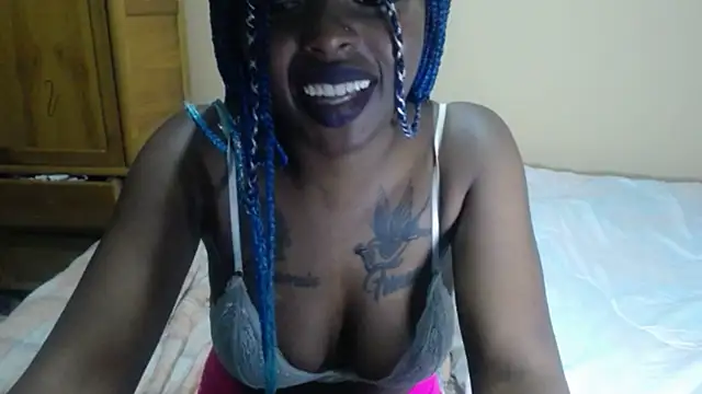 Snapshot of _Zooee chatting on February 9, 11:04 pm Zooee online show from February 9, 11:04 pm