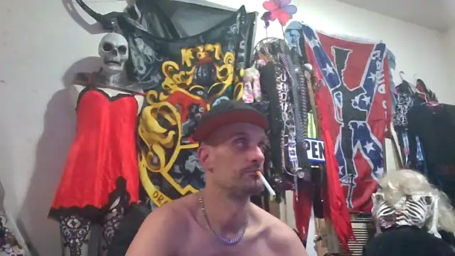 Snapshot of slinginbigD chatting on January 18, 9:40 pm slinginbigD online show from January 18, 9:40 pm