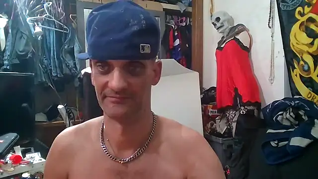 Snapshot of slinginbigD chatting on January 19, 10:52 am slinginbigD online show from January 19, 10:52 am