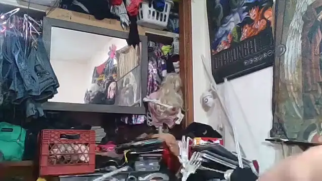 Snapshot of slinginbigD chatting on February 1, 8:29 pm slinginbigD online show from February 1, 8:29 pm