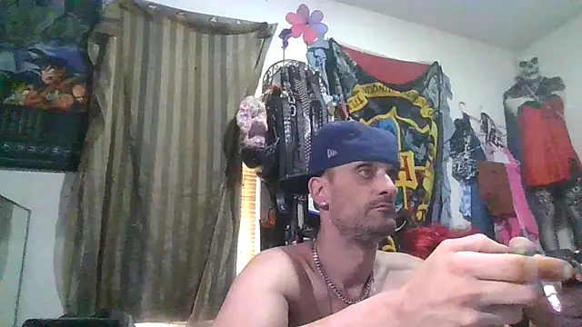 Snapshot of slinginbigD chatting on February 5, 7:40 pm slinginbigD online show from February 5, 7:40 pm