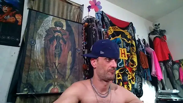 Snapshot of slinginbigD chatting on February 11, 12:04 am slinginbigD online show from February 11, 12:04 am