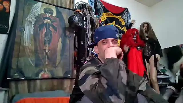 Snapshot of slinginbigD chatting on February 17, 11:40 am slinginbigD online show from February 17, 11:40 am