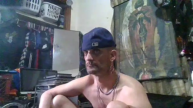 Snapshot of slinginbigD chatting on February 22, 11:20 am slinginbigD online show from February 22, 11:20 am