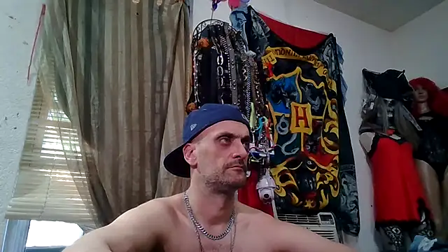 Snapshot of slinginbigD chatting on February 23, 8:39 pm slinginbigD online show from February 23, 8:39 pm