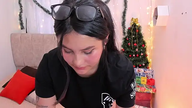 Little Ivy online show from December 4, 3:21 pm