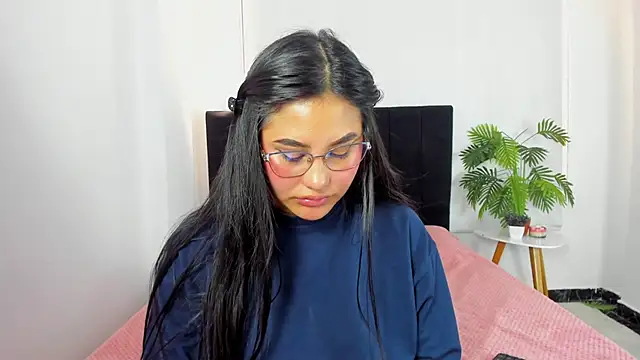 Little Ivy online show from November 28, 3:47 pm