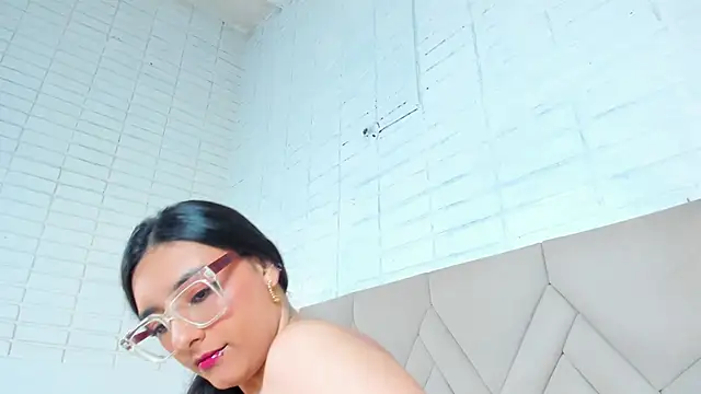 Isis Osman online show from January 5, 9:36 pm