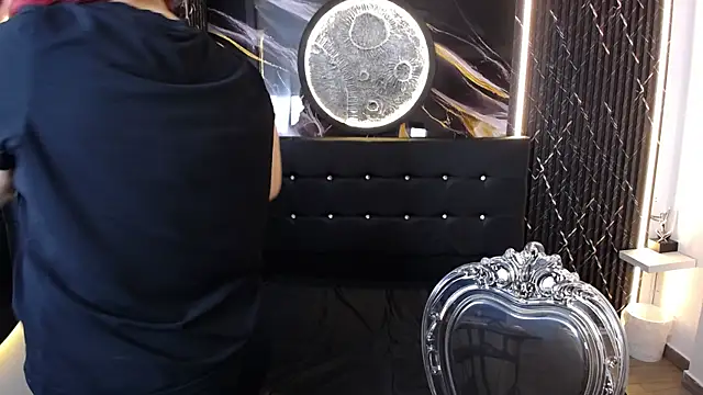 Bruja  Scarlata online show from November 7, 9:53 am