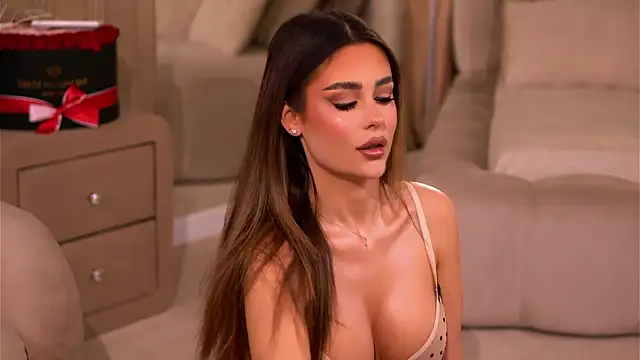 YasmineShaw online show from February 18, 1:12 am