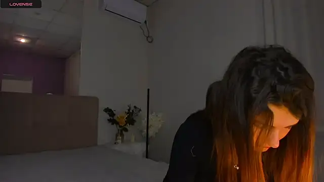 Laura Leee online show from December 22, 6:28 am