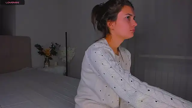Laura Leee online show from December 23, 6:22 am