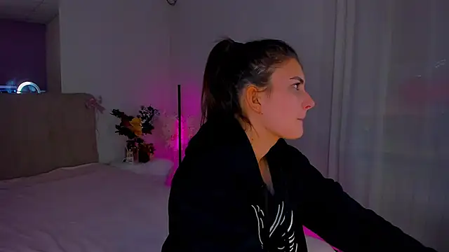 Laura Leee online show from January 2, 10:16 am