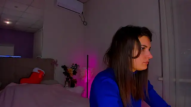 Laura Leee online show from January 4, 6:30 am