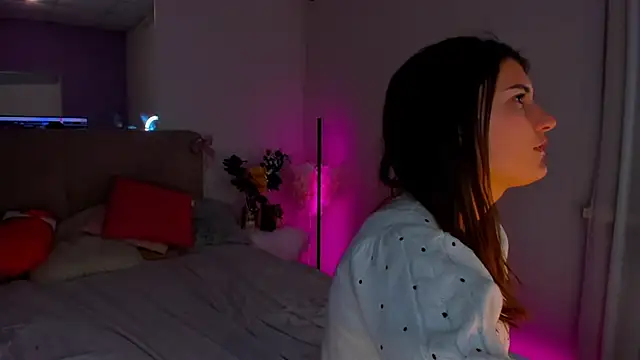 Laura Leee online show from January 6, 6:03 am