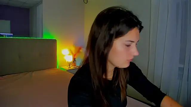 Laura Leee online show from October 12, 5:06 am