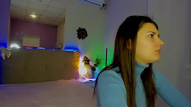 Laura Leee online show from December 19, 6:09 am