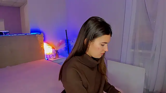 Snapshot of Laura_Leee chatting on February 4, 6:30 am Laura Leee online show from February 4, 6:30 am