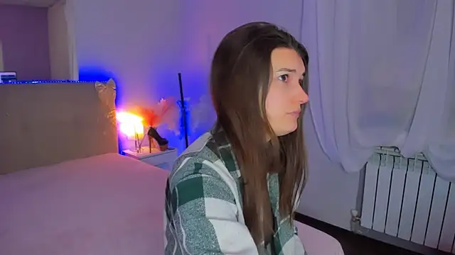 Snapshot of Laura_Leee chatting on February 9, 6:17 am Laura Leee online show from February 9, 6:17 am