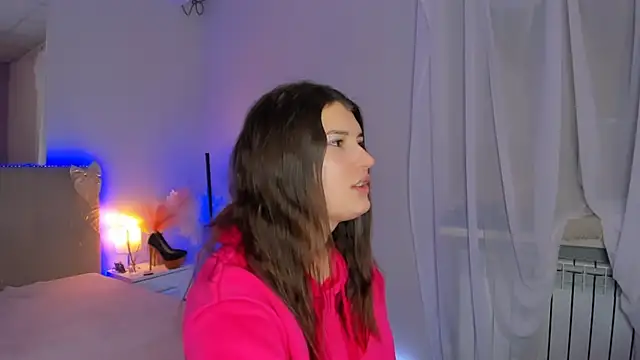 Snapshot of Laura_Leee chatting on February 12, 6:08 am Laura Leee online show from February 12, 6:08 am