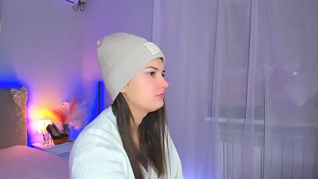 Snapshot of Laura_Leee chatting on February 17, 6:32 am Laura Leee online show from February 17, 6:32 am