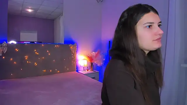 Snapshot of Laura_Leee chatting on February 26, 6:34 am Laura Leee online show from February 26, 6:34 am