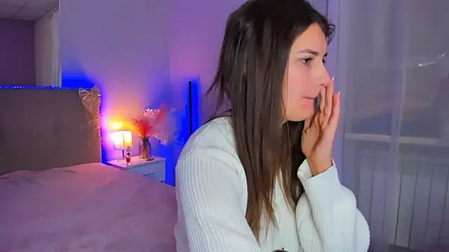 Snapshot of Laura_Leee chatting on February 28, 6:03 am Laura Leee online show from February 28, 6:03 am