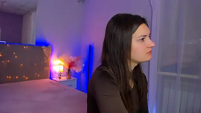 Laura Leee online show from March 9, 5:44 am