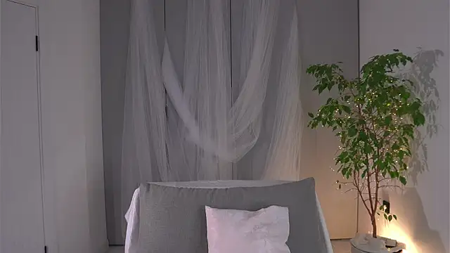 lorrie love story online show from November 16, 7:03 am