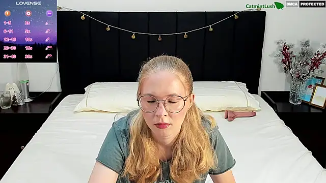 CatmintLush online show from December 21, 11:34 pm