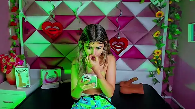 Snapshot of NahomiConnor_ chatting on March 18, 12:47 pm NahomiConnor online show from March 18, 12:47 pm