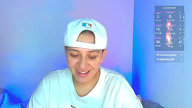 Snapshot of aron_wi chatting on December 15, 4:29 am aron wi online show from December 15, 4:29 am