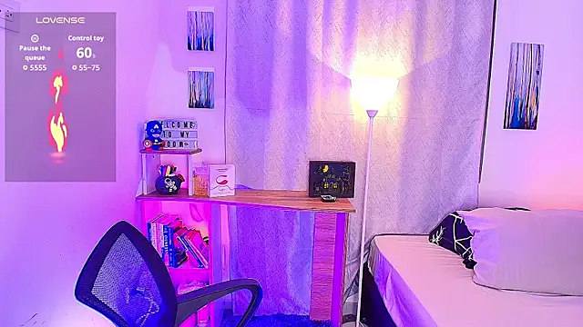 Snapshot of aron_wi chatting on October 22, 10:37 am aron wi online show from October 22, 10:37 am