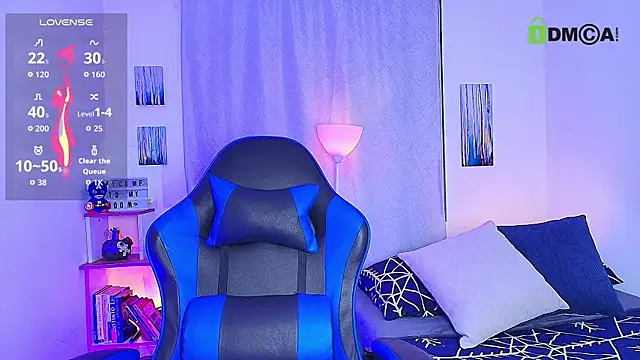 Snapshot of aron_wi chatting on October 31, 10:05 am aron wi online show from October 31, 10:05 am