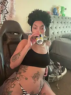 butterflybootyy online show from December 6, 8:07 pm