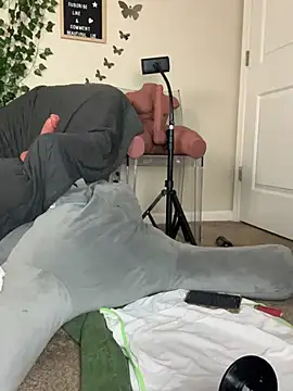 butterflybootyy online show from December 14, 7:29 am