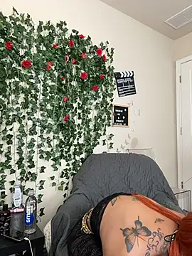 Snapshot of butterflybootyy chatting on November 24, 1:33 pm butterflybootyy online show from November 24, 1:33 pm