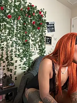 Snapshot of butterflybootyy chatting on November 25, 3:06 am butterflybootyy online show from November 25, 3:06 am