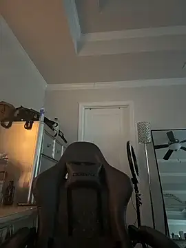 Snapshot of butterflybootyy chatting on December 15, 1:04 pm butterflybootyy online show from December 15, 1:04 pm