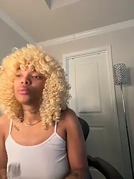 Snapshot of butterflybootyy chatting on December 21, 1:29 pm butterflybootyy online show from December 21, 1:29 pm