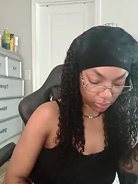 Snapshot of butterflybootyy chatting on April 29, 2:10 pm butterflybootyy online show from April 29, 2:10 pm