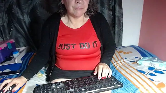 Snapshot of Elizabeth68 chatting on December 22, 2:06 am Elizabeth68 online show from December 22, 2:06 am